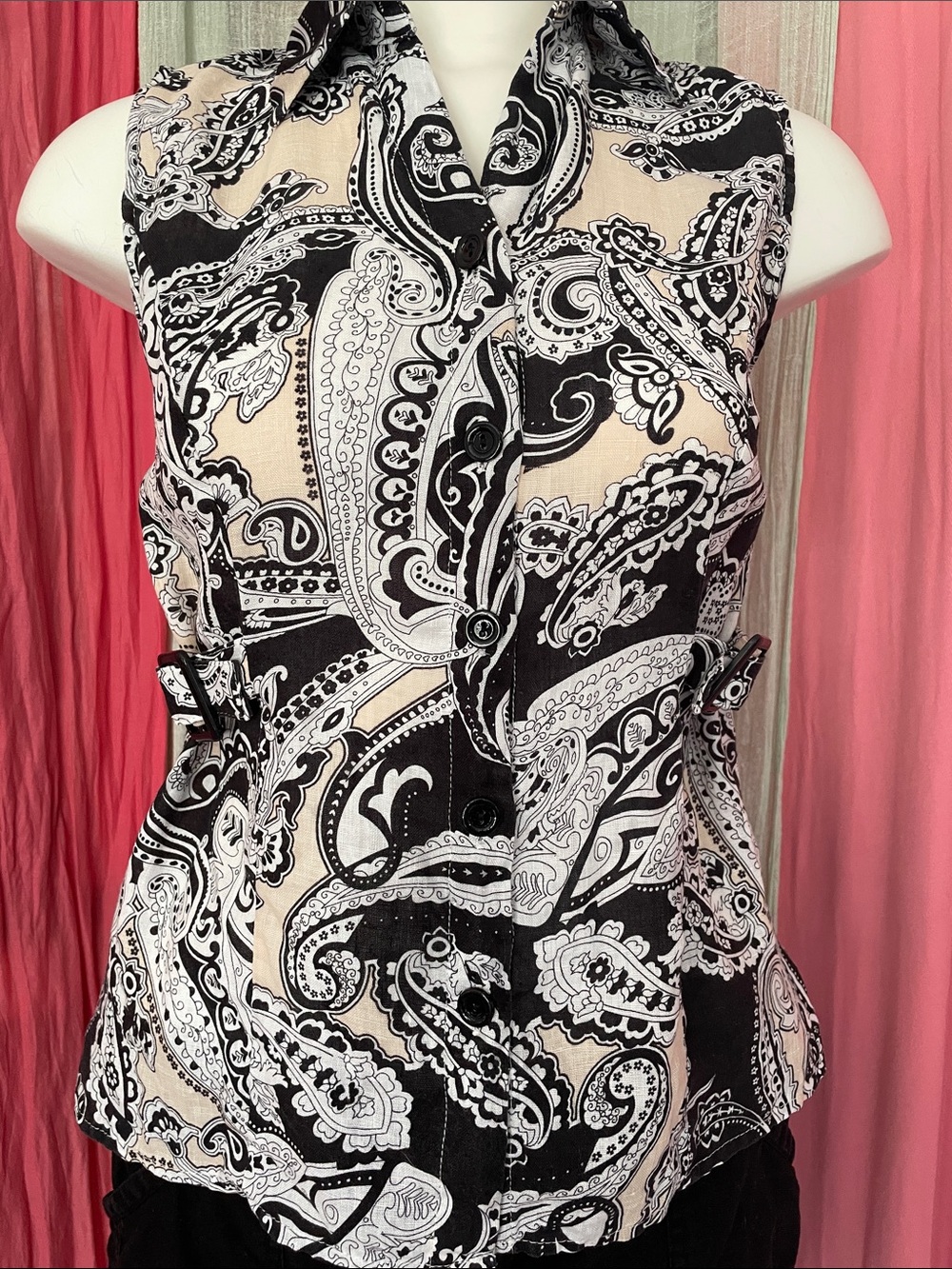 Susan Bristol Black White Cream Paisley Sleeveless Button-Front Top